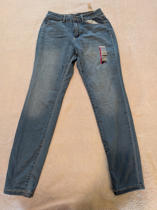 No Boundaries Denim - No Boundaries Women's Straight-Leg Jeans - Light Blue Wash. Brand New